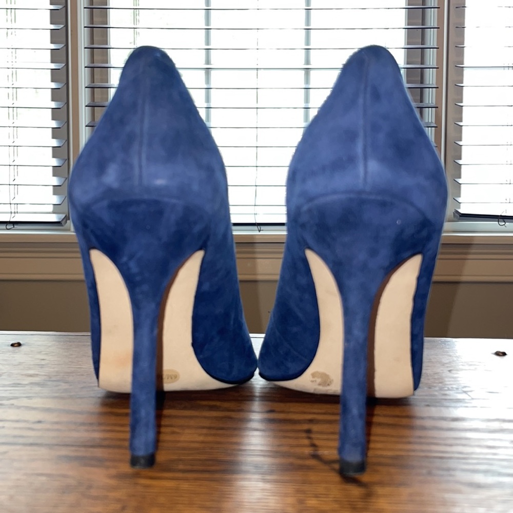 Rich royal blue suede pumps - Picture 3 of 7
